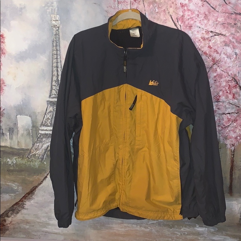 REI Grey & Yellow full zip full lined windbreaker size men’s Large EUC